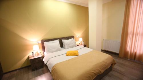 Hotel Nabadi - Tap to explore photos