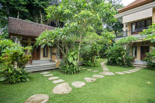 Telaga Homestay Ubud Room Type - Family Room with Garden View