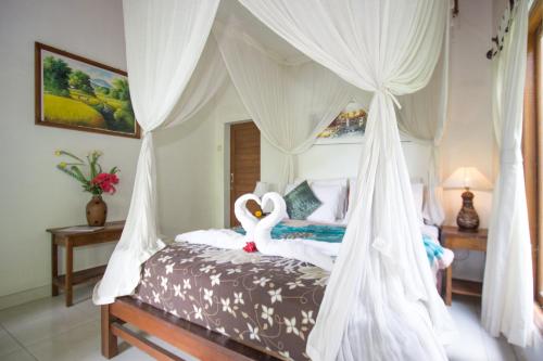 Telaga Homestay Ubud - Tap to explore photos