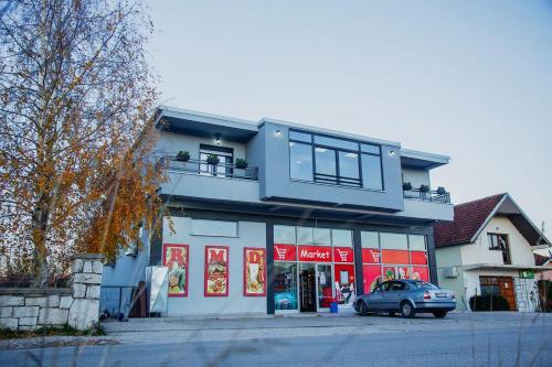 Зовнішній вигляд готелю, Mark's Palace in Никшич
