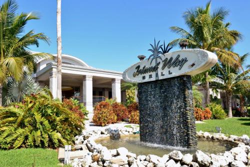 Tides Beach Club 411 - main image