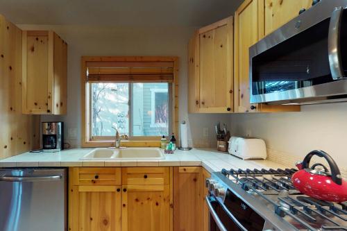 Getaway at The Fields in Warm Springs - image 8