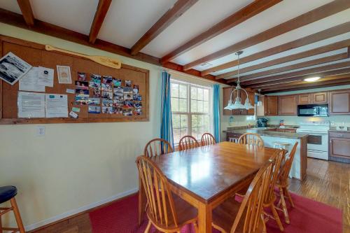 Lakeshore Cottage - image 4