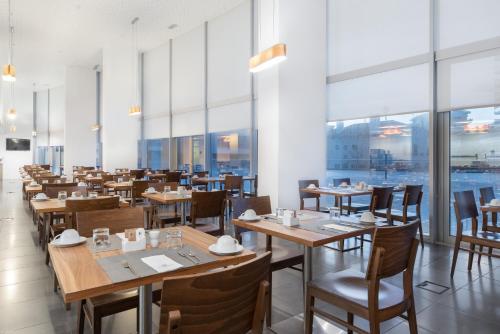 Eurostars Oasis Plaza - image 6