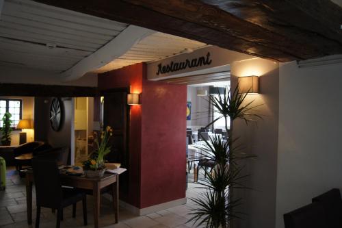 大堂, 克拉維里爾酒店 (La Claveliere) in 烏韋茲河畔聖奧邦