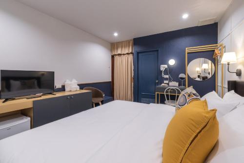 room detail thumbnail 1