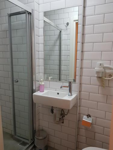 Linden Houses - image 5