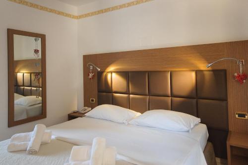 Hotel Caserta Antica - image 9