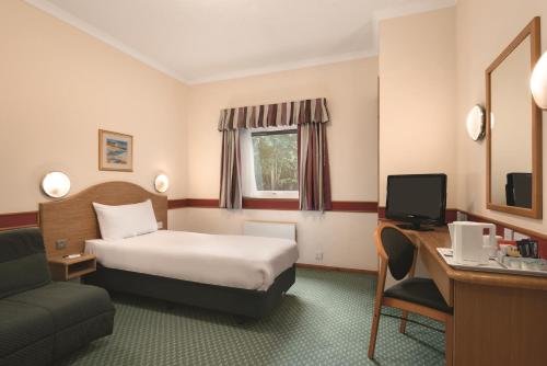 Days Inn by Wyndham Donington - image 5