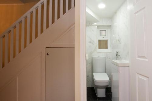 Oxford City Boutique Home: Oxford Collegiate Residence by AHG - image 7