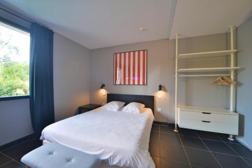 Logis - Hotel et Restaurant La Mire Room Type - Double Room with disabled access