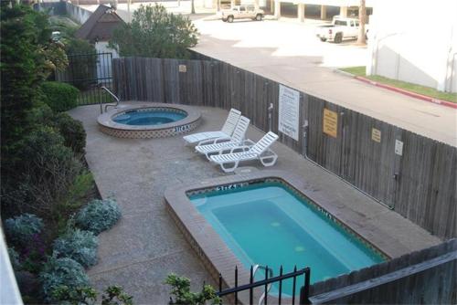 Sunny Daze Beachfront Condo