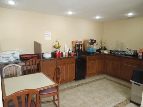 Budget Inn Watkins Glen - 로비