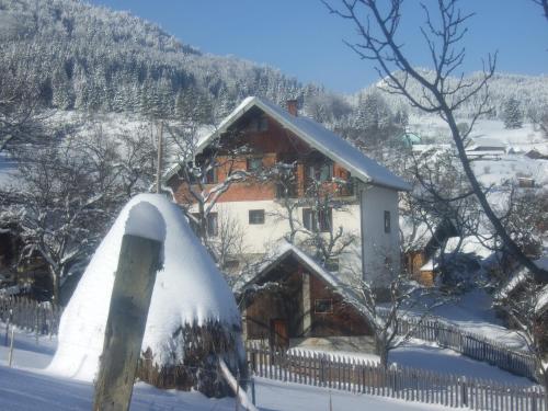 Buitenkant, Planinski Mir in Donje Karaklije