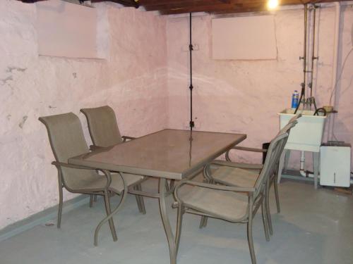 The Bear Den in Ironwood, USA