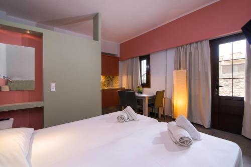 Hotel Pegasus-Adult Friendly – Thassos Town, MO