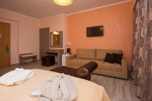 Hotel Pegasus-Adult Friendly – Thassos Town, MO