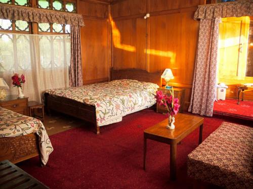 Houseboat Lily of Nageen - image 5
