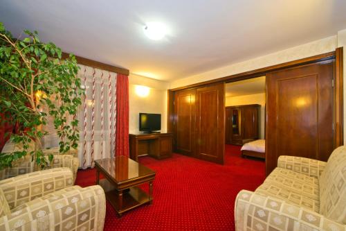 Hotel Bavaria - image 4