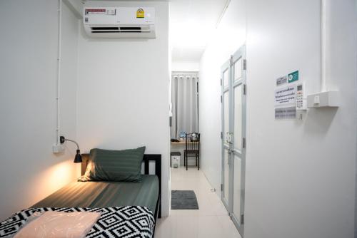 D Hub Hostel Room Type - Budget Twin Room