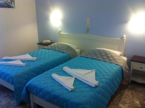 2 twin beds
