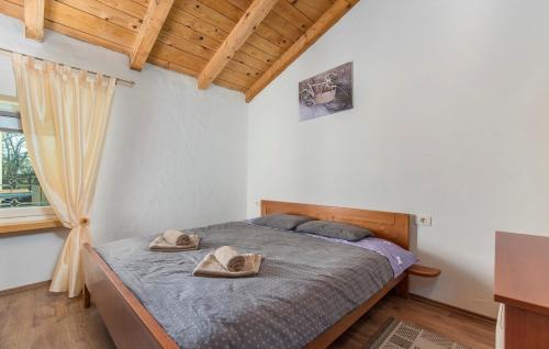 Two Bedroom Apartment Legovic with Garden