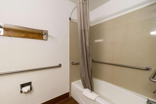 Motel 6-Davenport IA - main image
