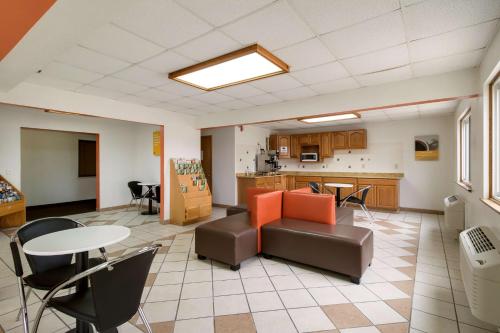 Motel 6-Davenport IA - image 3