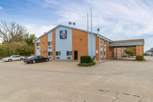 Motel 6-Davenport, IA