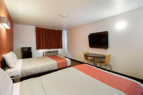 Motel 6-Davenport, IA