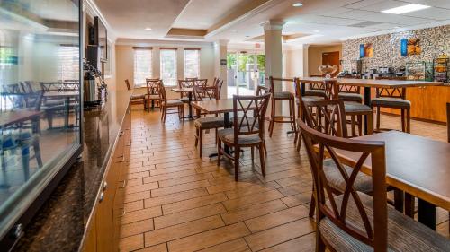 Food and beverages, Best Western Plus Bradenton Hotel and Suites in Bradenton (FL)