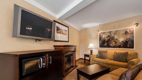 King Room with Water View and Spa Bath