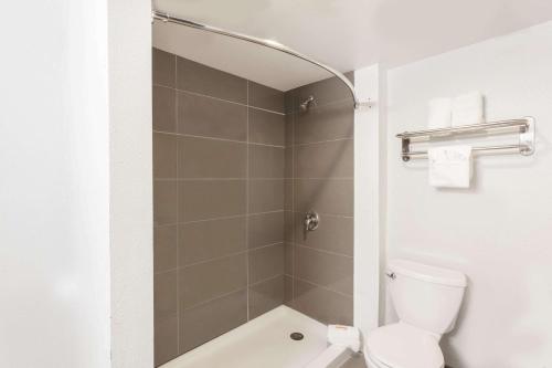 Howard Johnson by Wyndham San Diego Hotel Circle in San Diego, USA