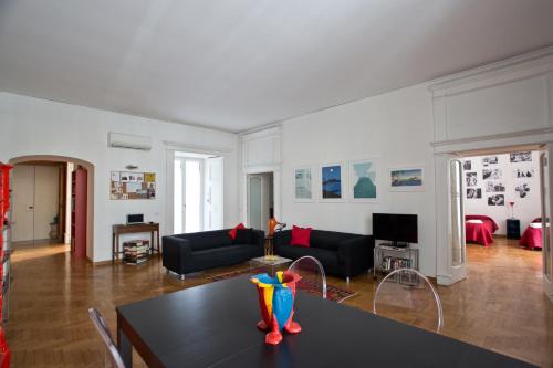 Bella Napoli Art Gallery, Неаполь