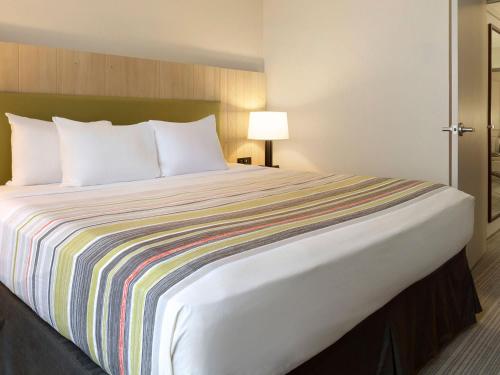 Country Inn & Suites by Radisson, Washington at Meadowlands, PA