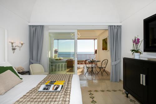 Suite with Hot Tub and Sea View