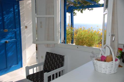  Flora's Apartments in Apollon