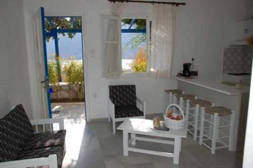  Flora's Apartments in Apollon
