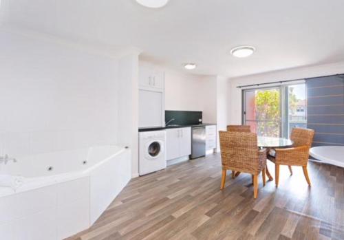 ห้องครัว, Adrift Apartments Yamba in ยัมบา