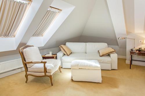 Deluxe Double or Twin Room image 10