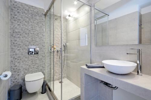 Three-Bedroom Apartment image 6
