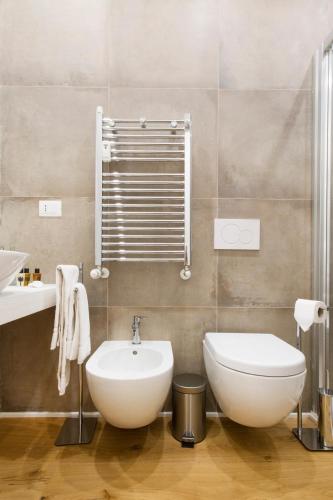 GetThekey San Vitale Apartment - main image