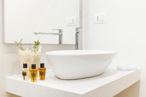 GetThekey San Vitale Apartment - image 2