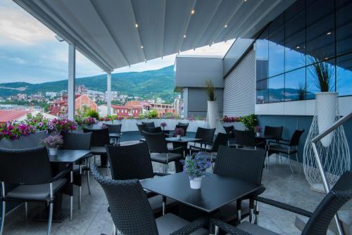 Queen's Hotel - Zebra Centre, Skopje (photo 6)