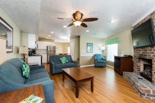 Country Club Villas