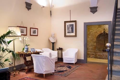 Boutique Historic Hotel L'Antico Pozzo in San Gimignano in Сан - Гіміньяно