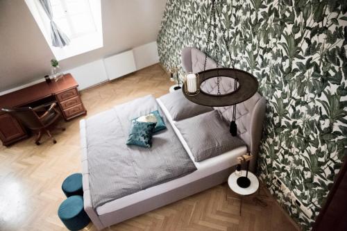 2 bedrooms, 6 beds
