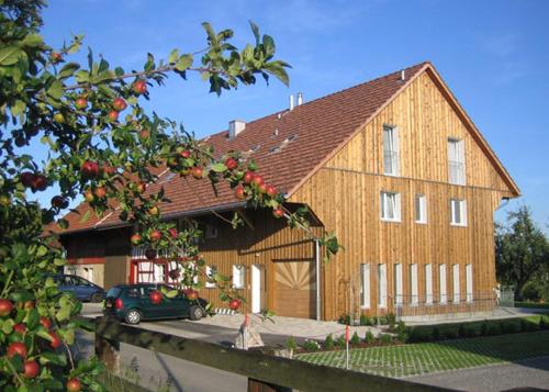 Gästehaus am Sonnenfeld - Apartment - Sommeri