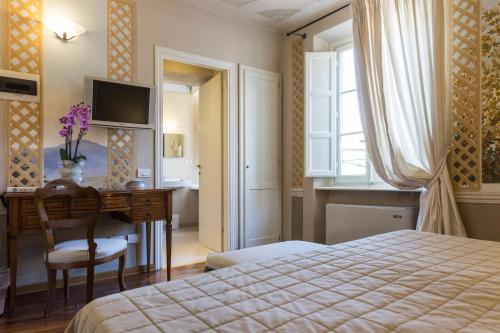 Double Room image 1