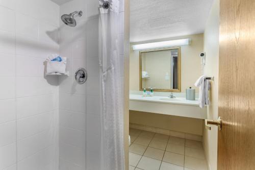 Holiday Inn Express Chicago-Downers Grove, an IHG Hotel